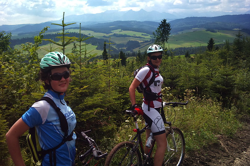 Pieniny Spiskie na rowerze - widok z Barwinkowej Gry wycieczka rowerowa - z Niedzicy pasmem Pienin Spiskich