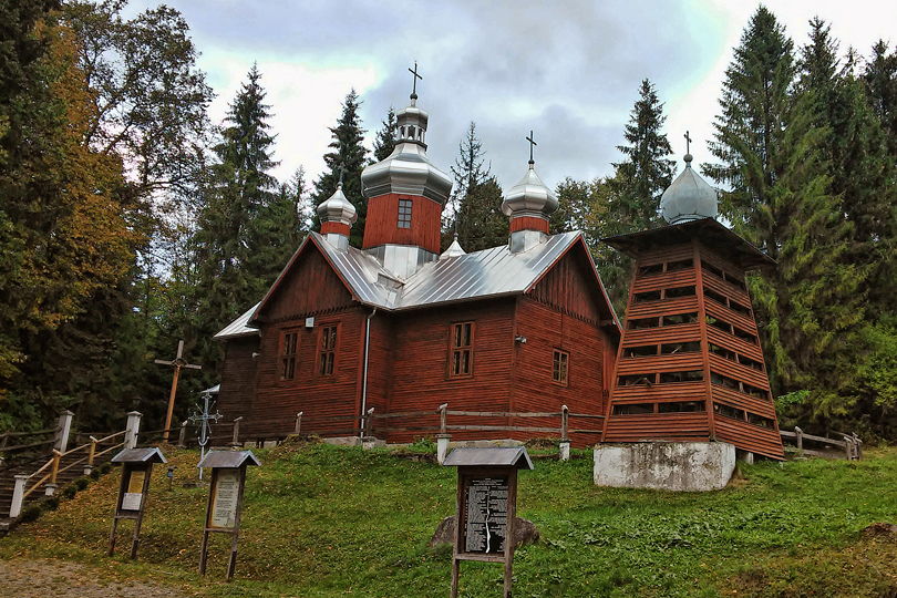 drewniana cerkiewka z 1930r. w Kamiannej na rowerze do Kamiannej