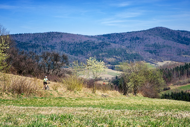 zjazd do doliny Bratyszowca - trasa rowerowa Beskid Niski